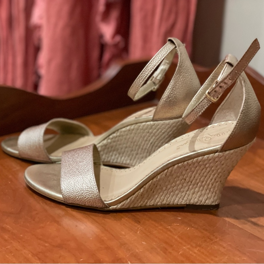 Lilly Pulitzer gold wedges with woven wedge. Size 9. Excellent condition!